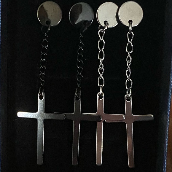 Charmingo | Cross Earrings - Picture 2 of 2